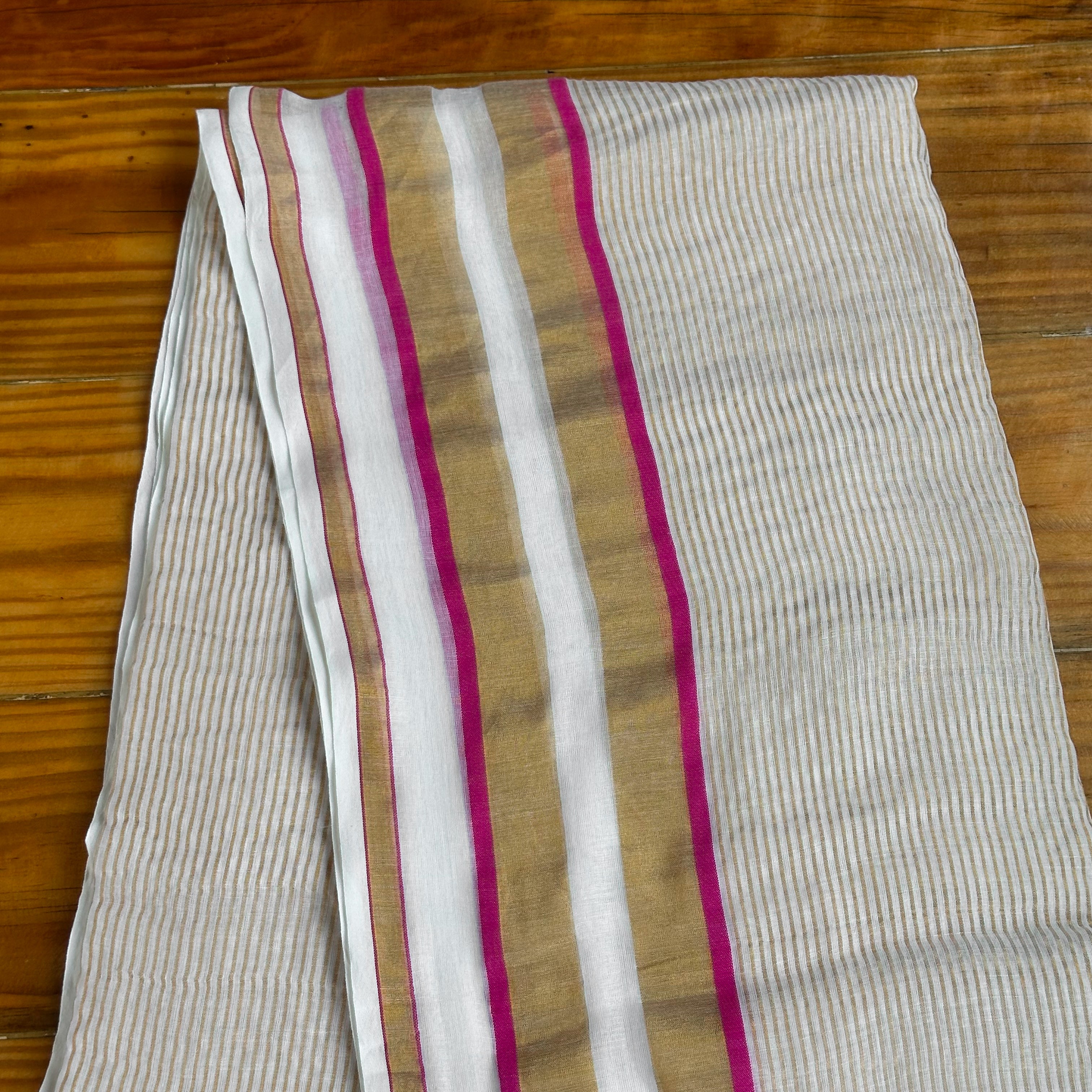 💗Ivory Linen Mulcotton Saree with Magenta Stripes & Tassel Pallu🤍