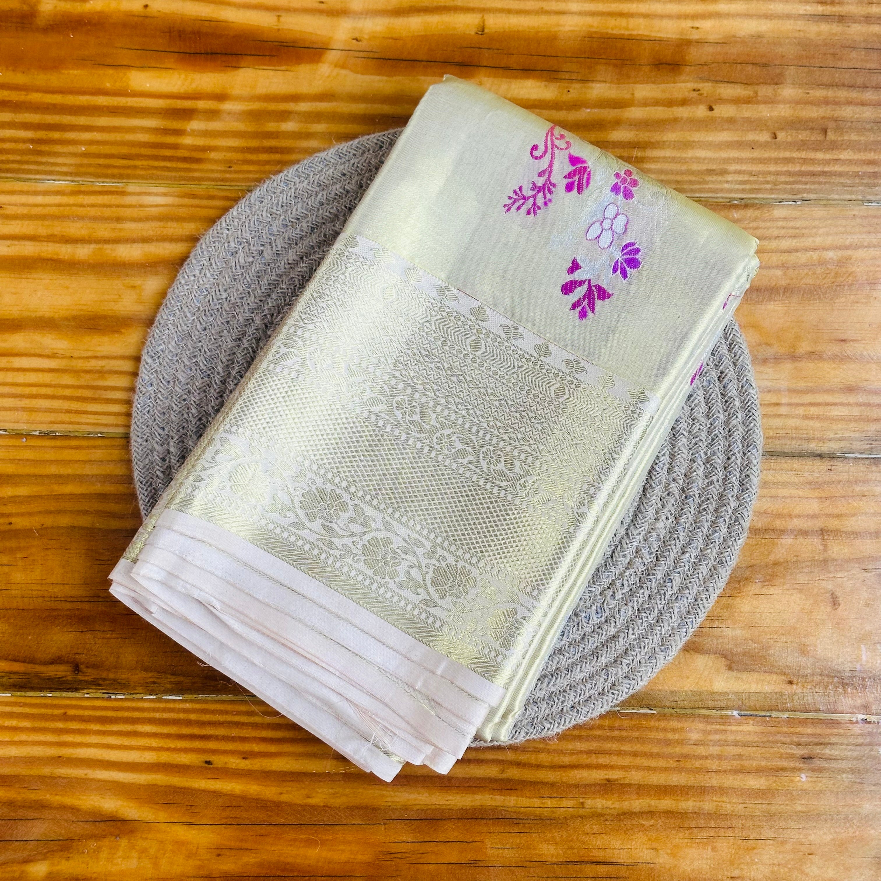 🩷Ivory Kanjivaram Silk Saree with Silver Zari Weave & Pink Meenakari Floral Motifs🤍