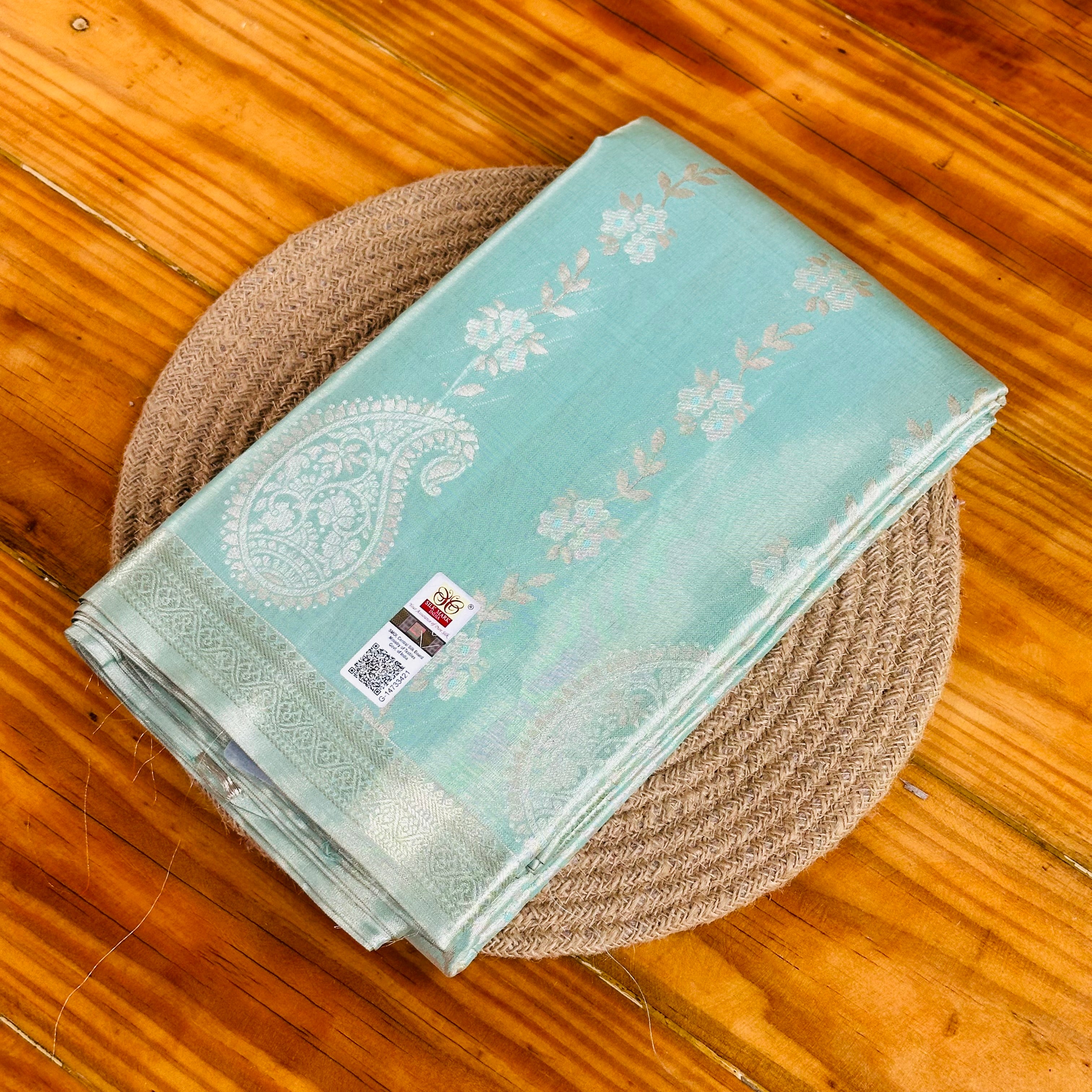 💚Mint Green Banarasi Silk Saree with White Zari Floral & Paisley Motifs💚🤍