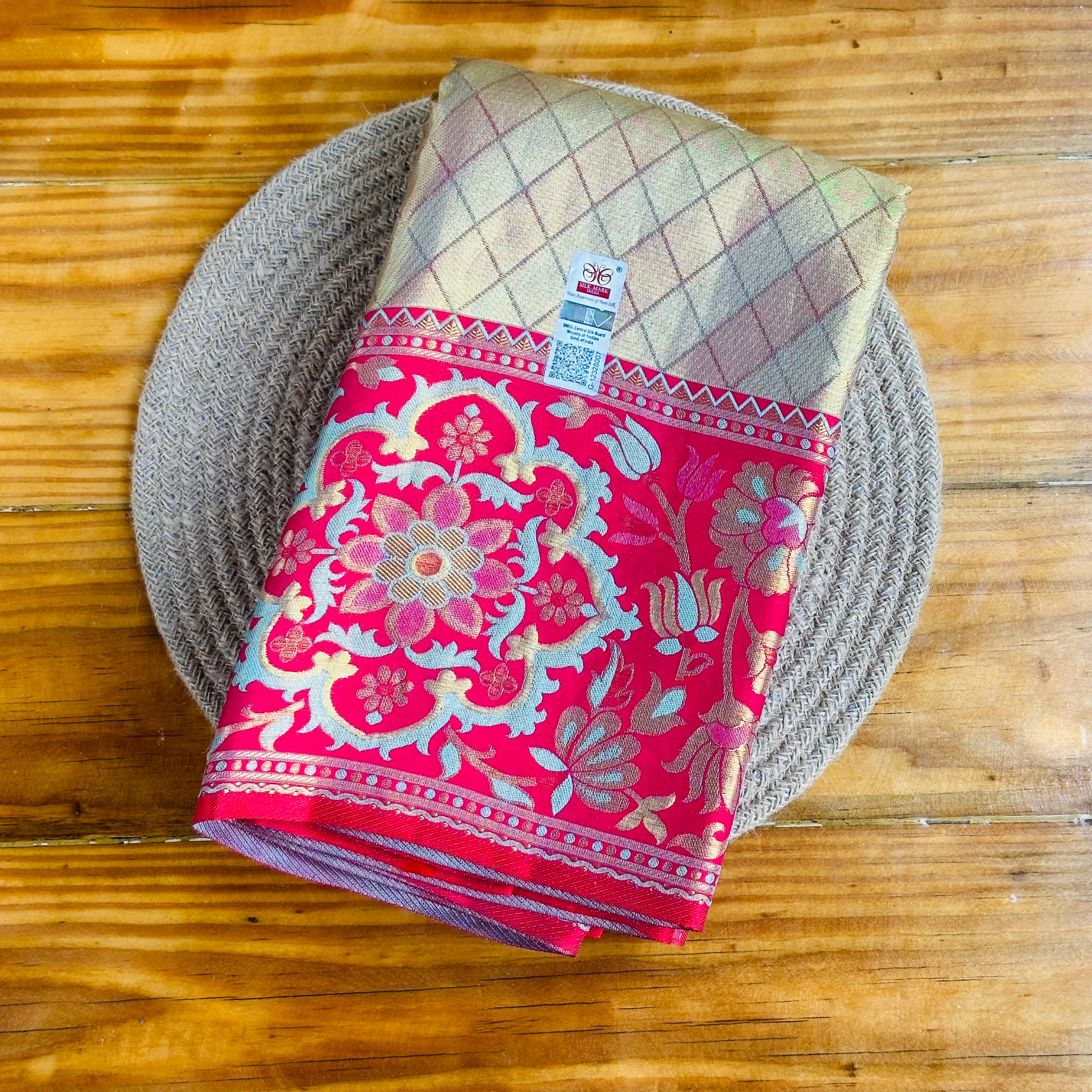 🩷Ivory & Hot Pink Banarasi Silk Saree with Meenakari Floral Pallu & Diamond Weave Body🩶