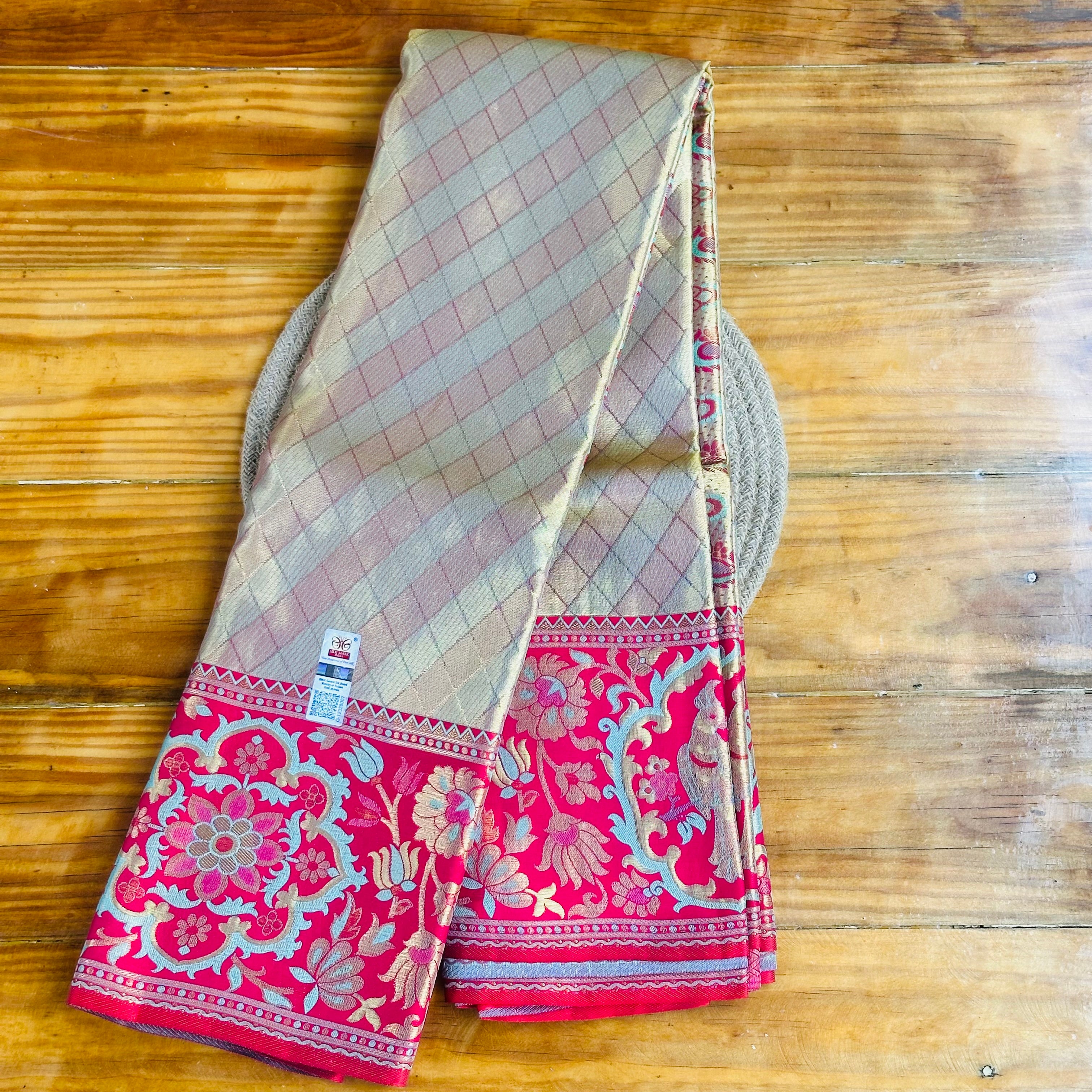 🩷Ivory & Hot Pink Banarasi Silk Saree with Meenakari Floral Pallu & Diamond Weave Body🩶