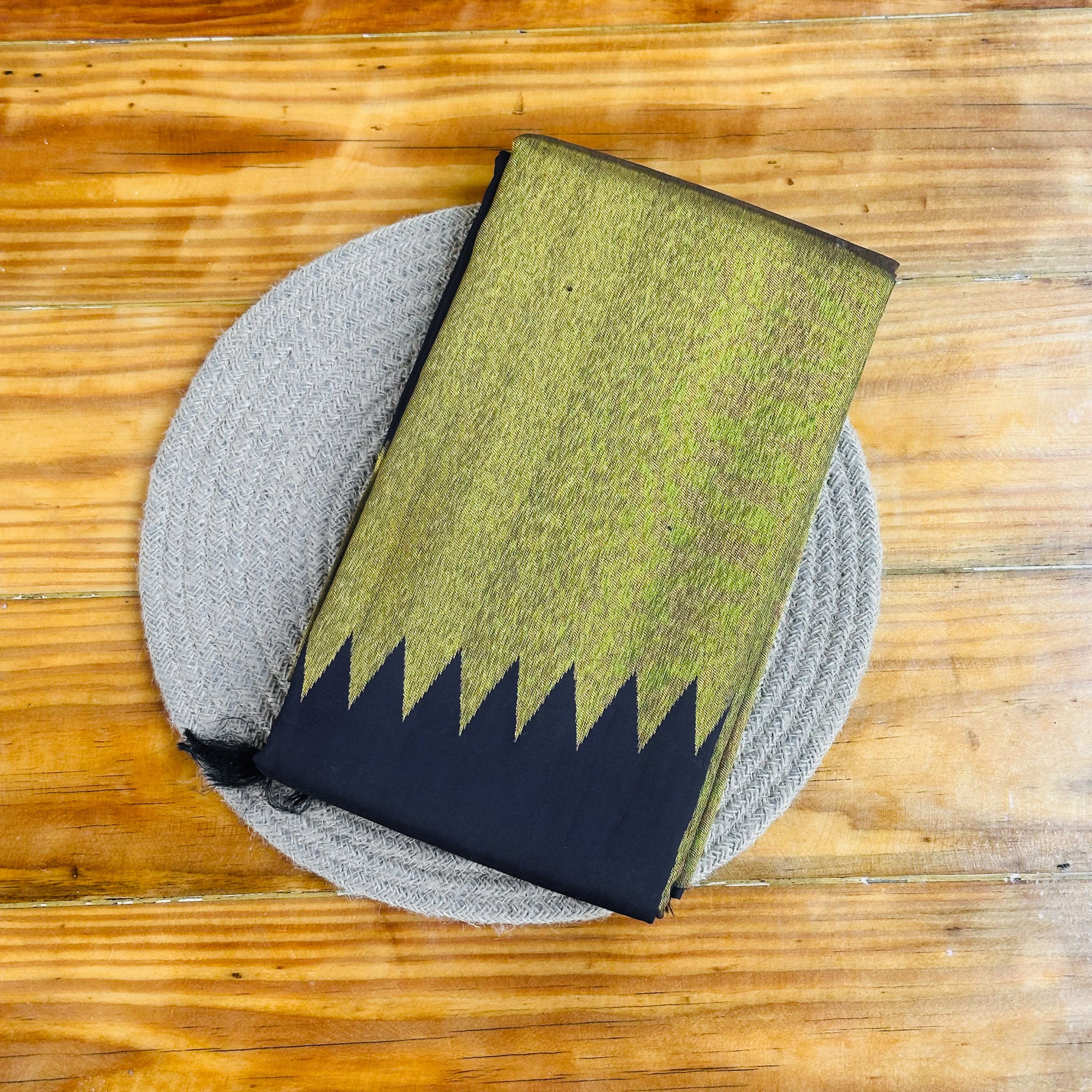 🖤Black & Olive Green Kanjivaram Silk Saree with Temple Border💛
