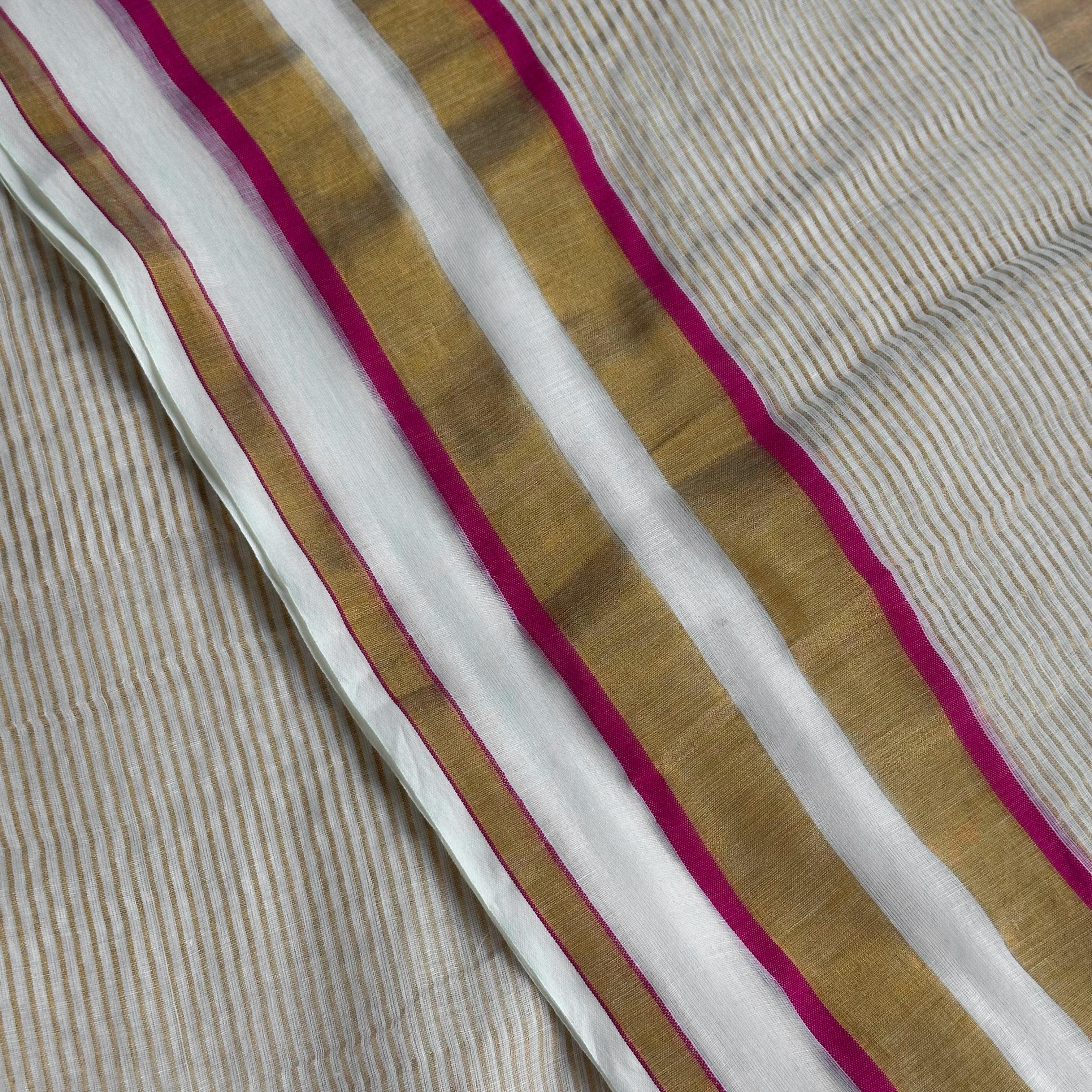 💗Ivory Linen Mulcotton Saree with Magenta Stripes & Tassel Pallu🤍