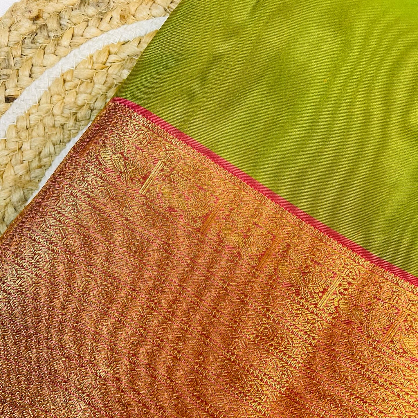 💚Parrot Green & Red Kanjivaram Silk Saree with Heavy Zari Border💚