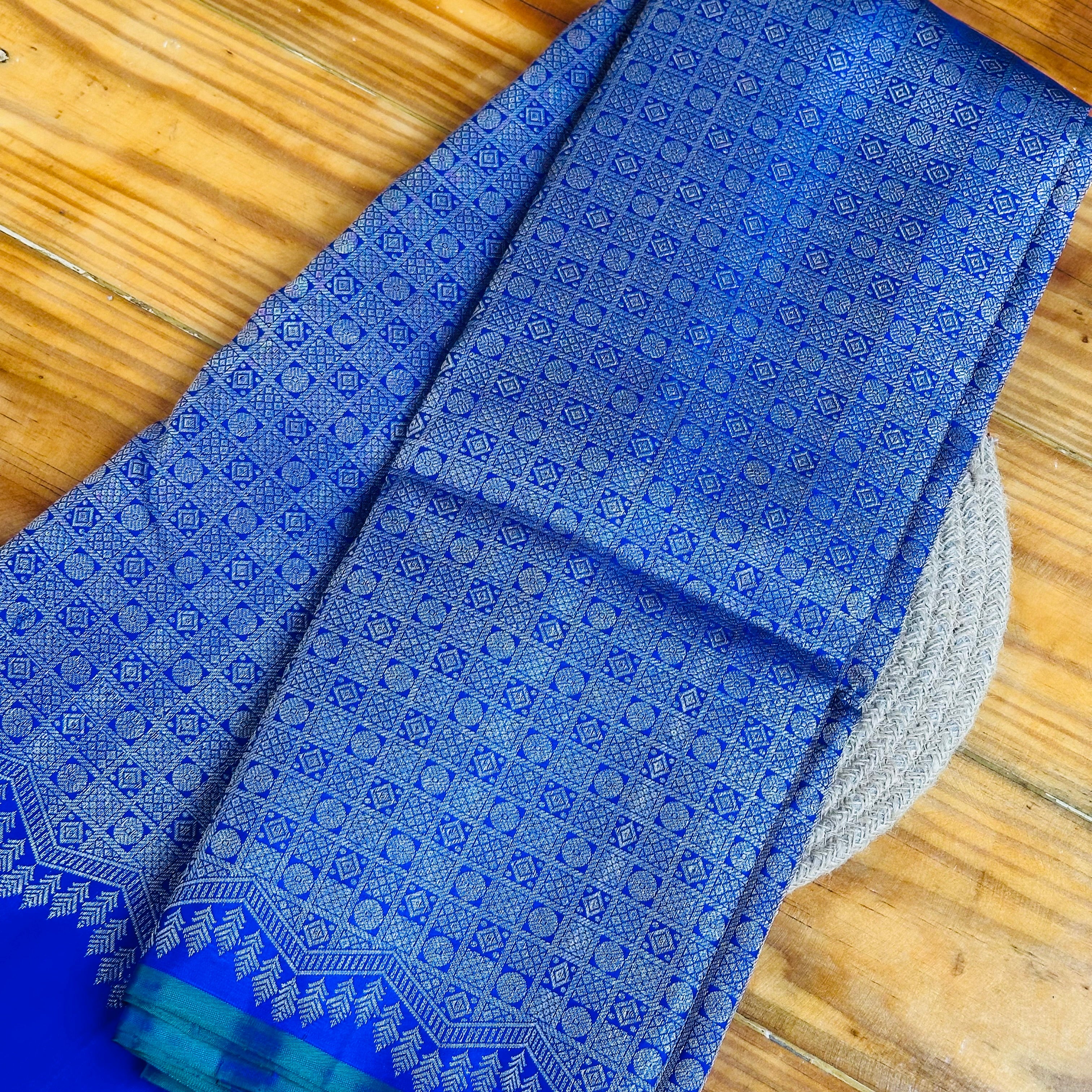 💙Royal Blue Kanjivaram Silk Saree with Gold Zari Peacock Motif & Geometric Pallu💙