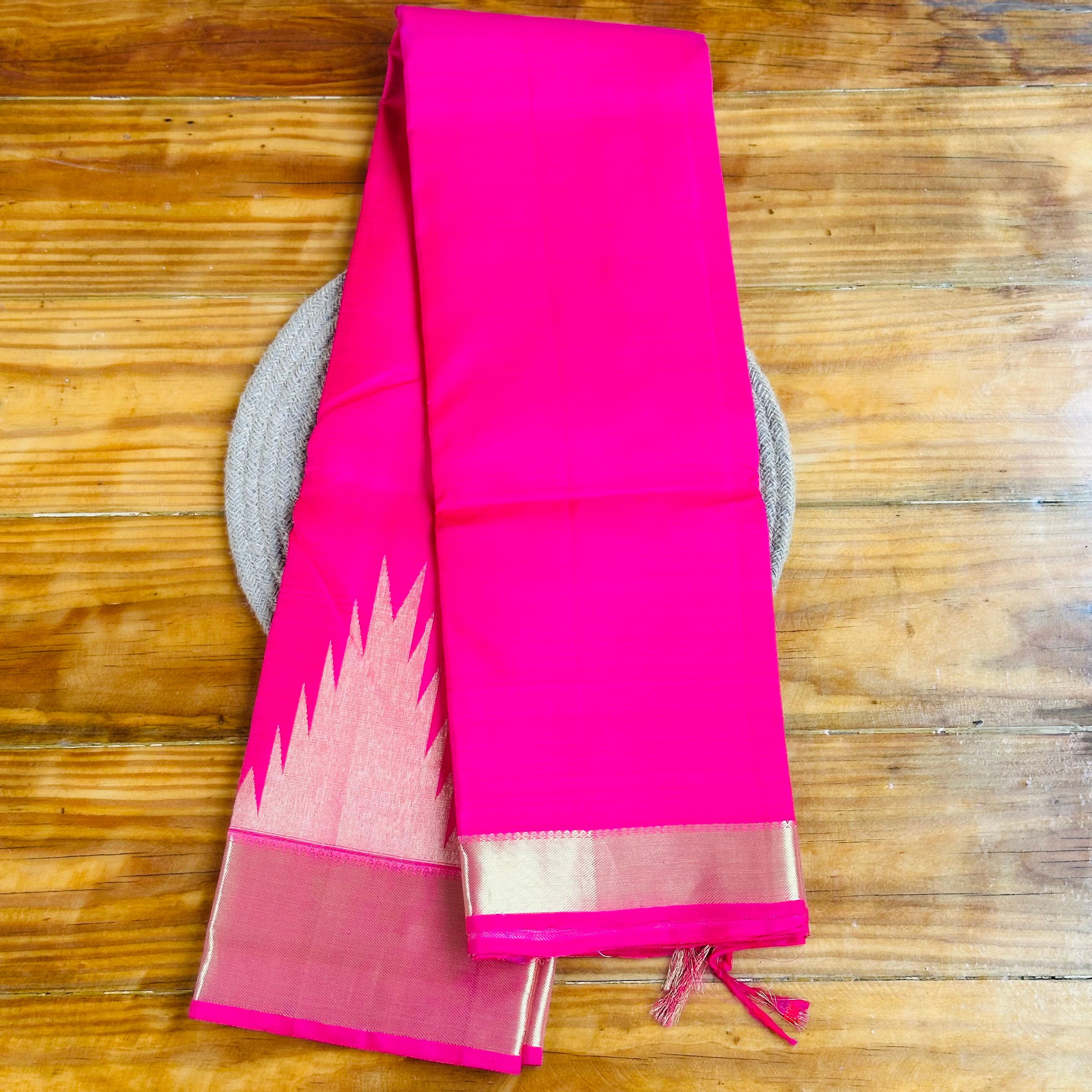 🩷Magenta Pink Kanjivaram Silk Saree with Temple Border & Rose Gold Zari Pallu🩷