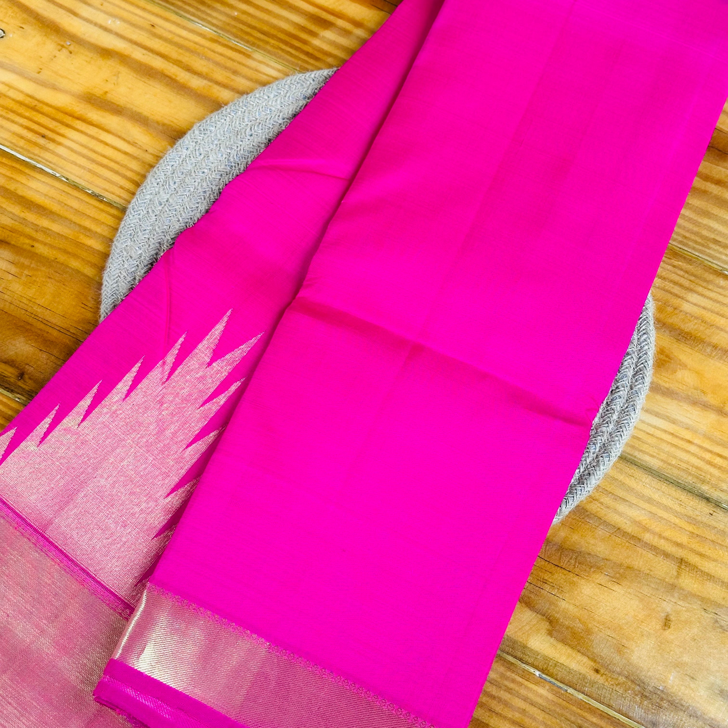 🩷Magenta Pink Kanjivaram Silk Saree with Temple Border & Rose Gold Zari Pallu🩷