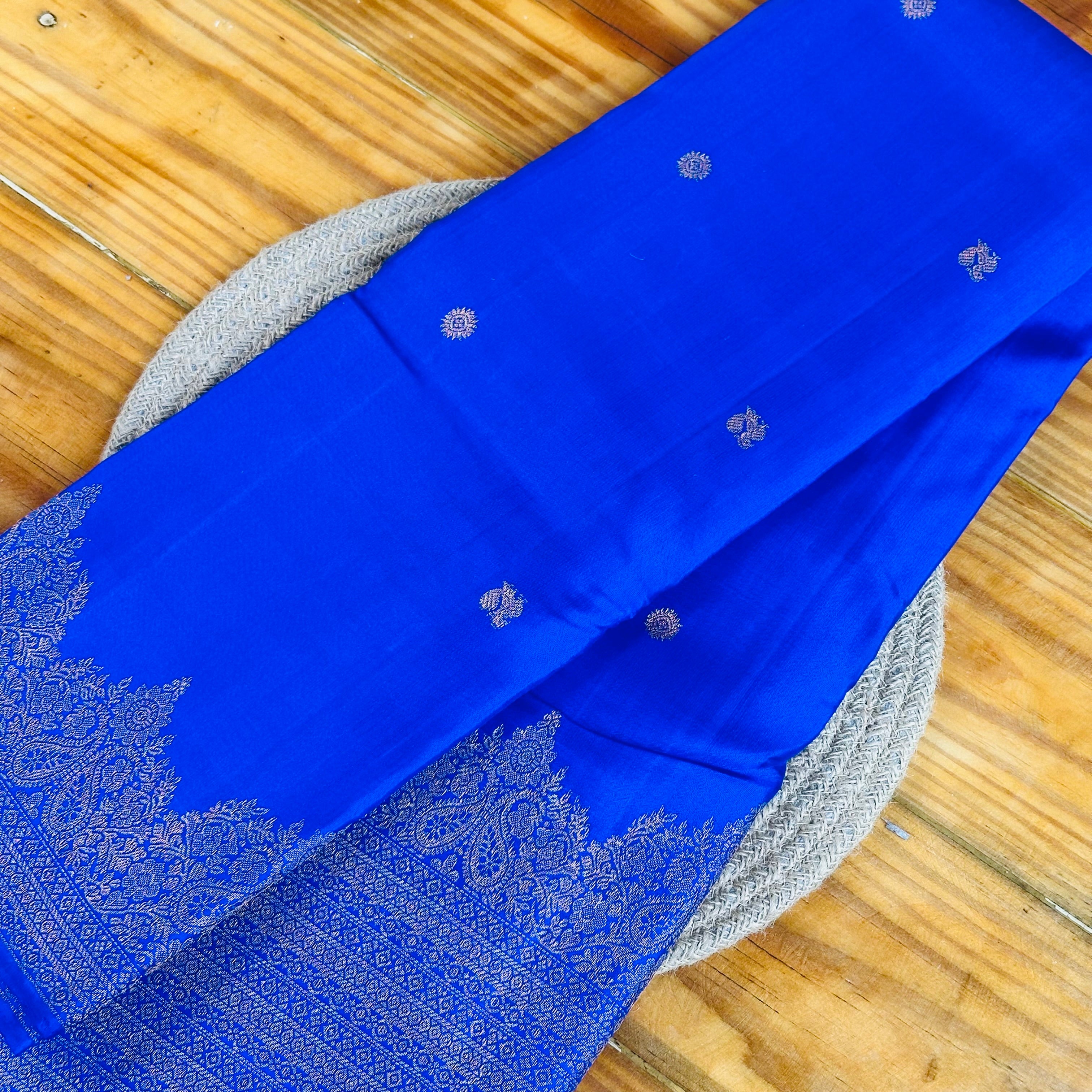 💙Royal Blue Banarasi Silk Saree with Gold Zari Jaal & Floral Pallu💛