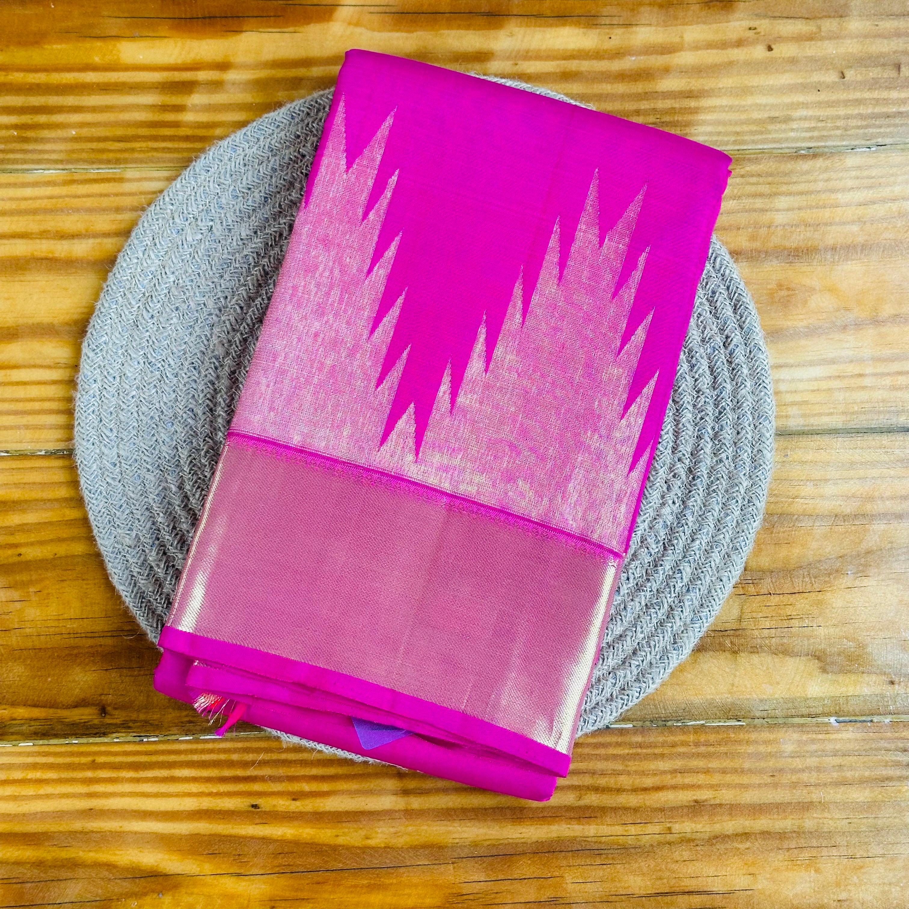 🩷Magenta Pink Kanjivaram Silk Saree with Temple Border & Rose Gold Zari Pallu🩷