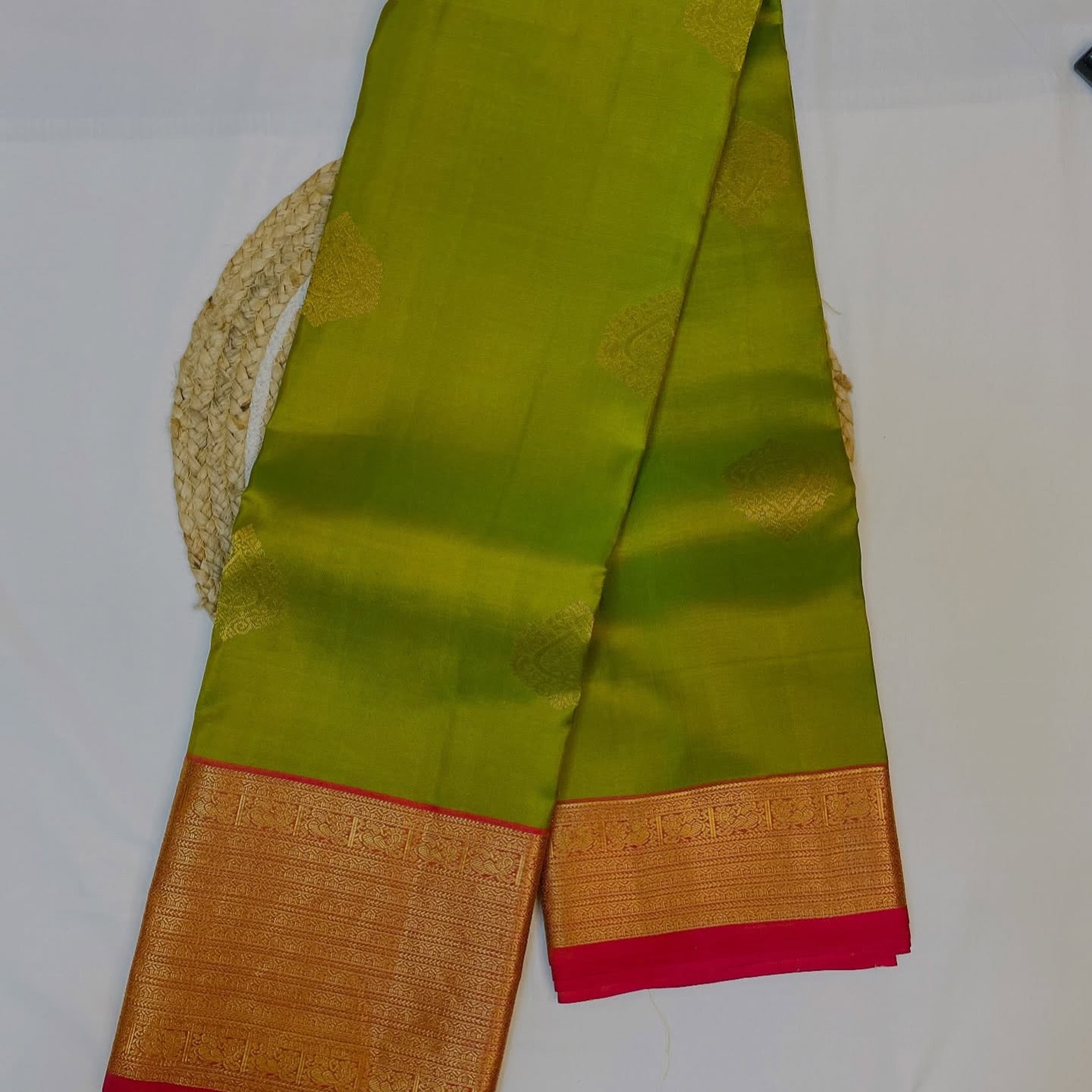 💚Parrot Green & Red Kanjivaram Silk Saree with Heavy Zari Border💚