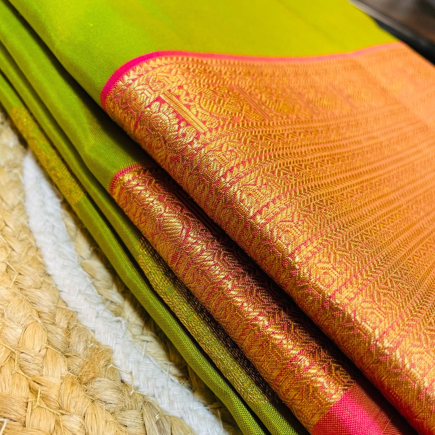 💚Parrot Green & Red Kanjivaram Silk Saree with Heavy Zari Border💚