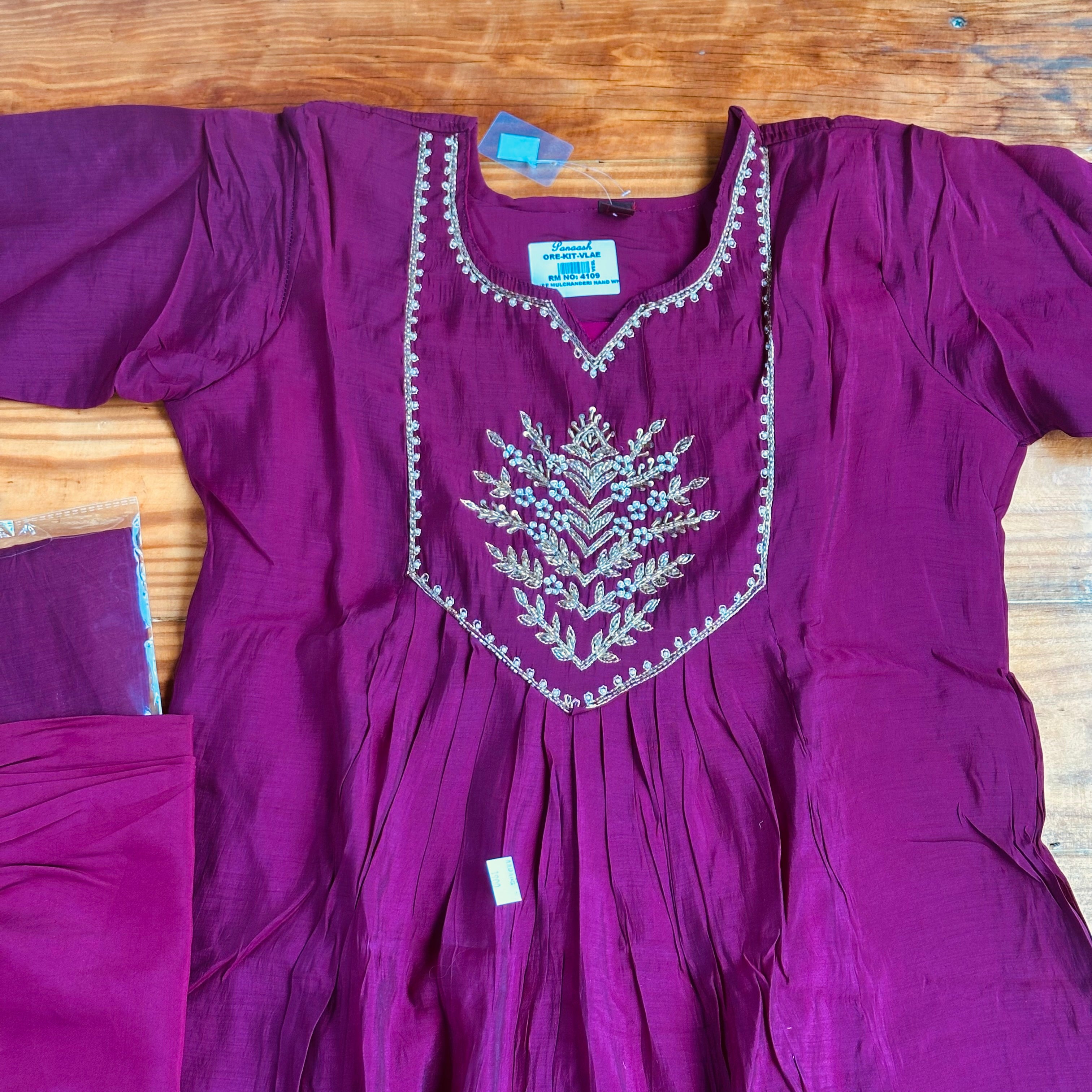 💜Magenta Purple Mul Chanderi Hand-Embroidered Kurta Set💜