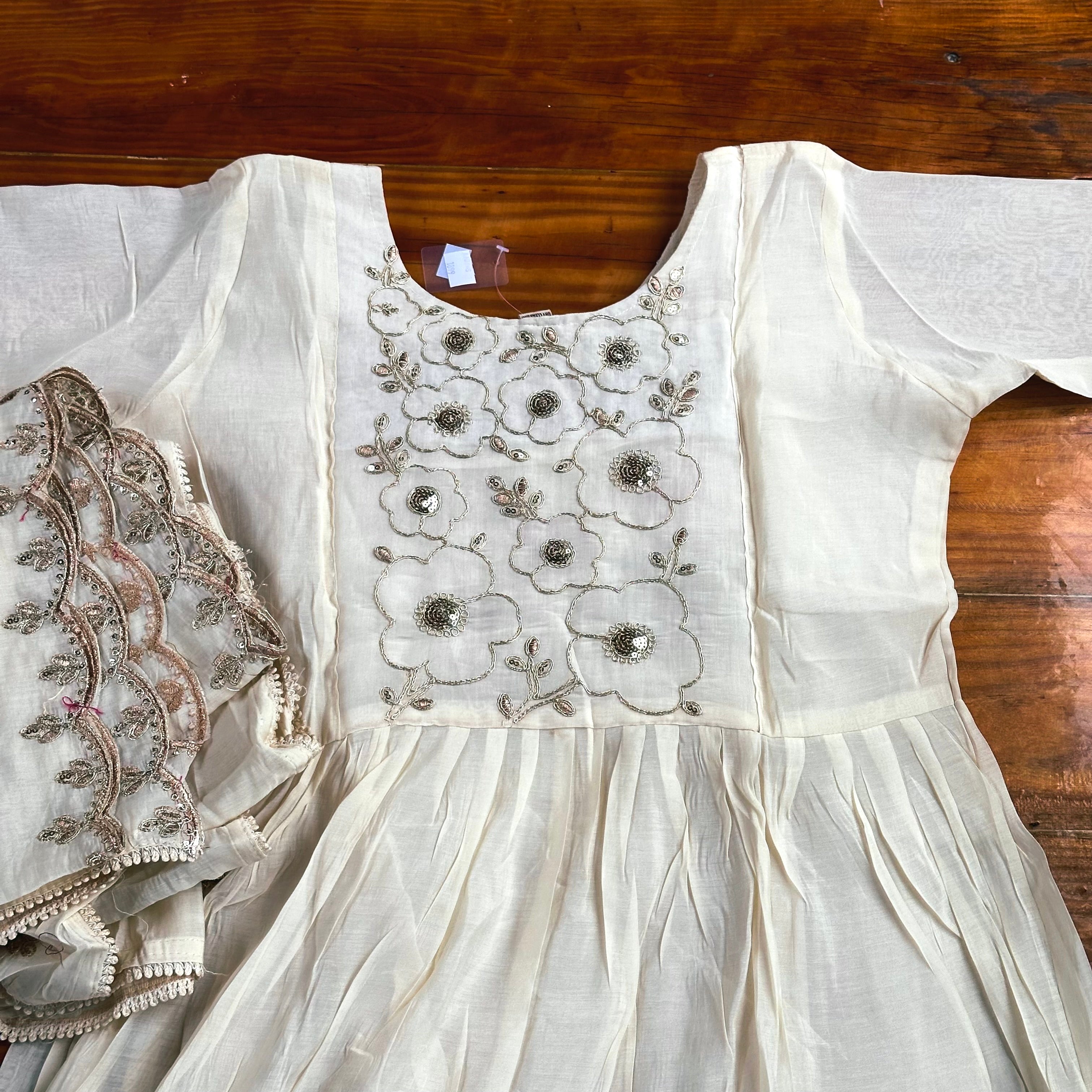 🤍White Wildflower Appliqué Kurta🤍