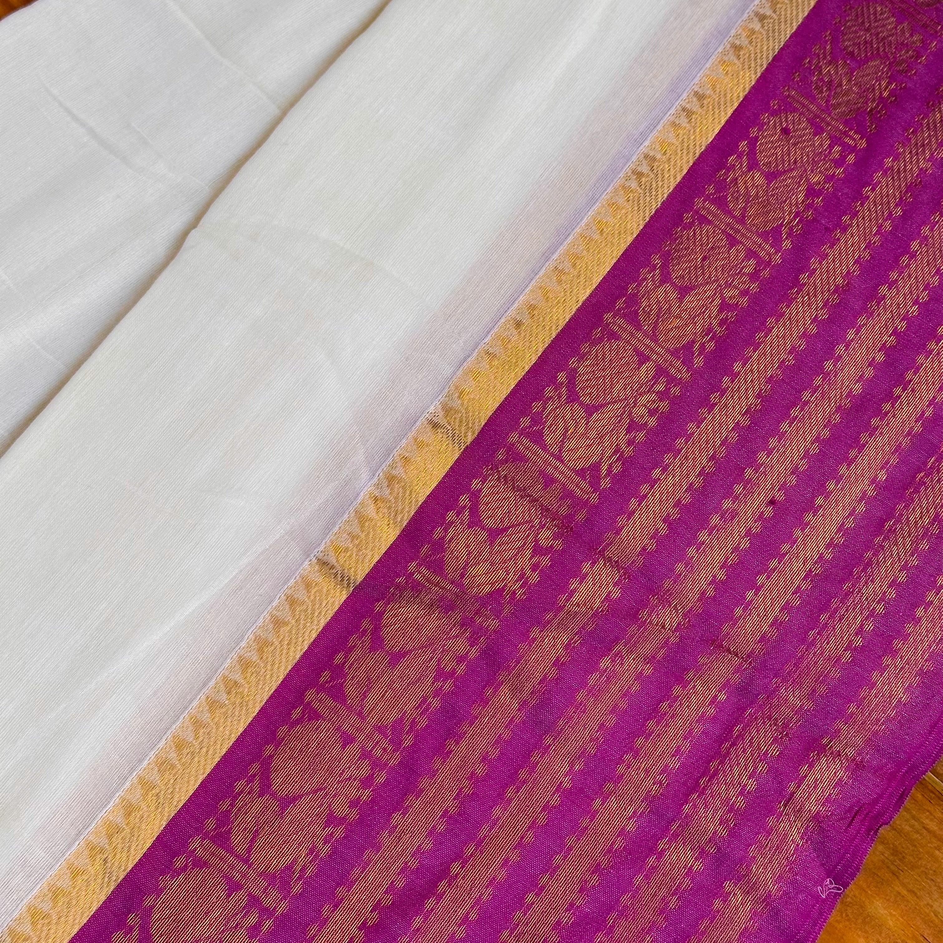 💗White MulCotton Saree with Magenta & Gold Zari Stripe Pallu & Fuchsia Tassel🤍