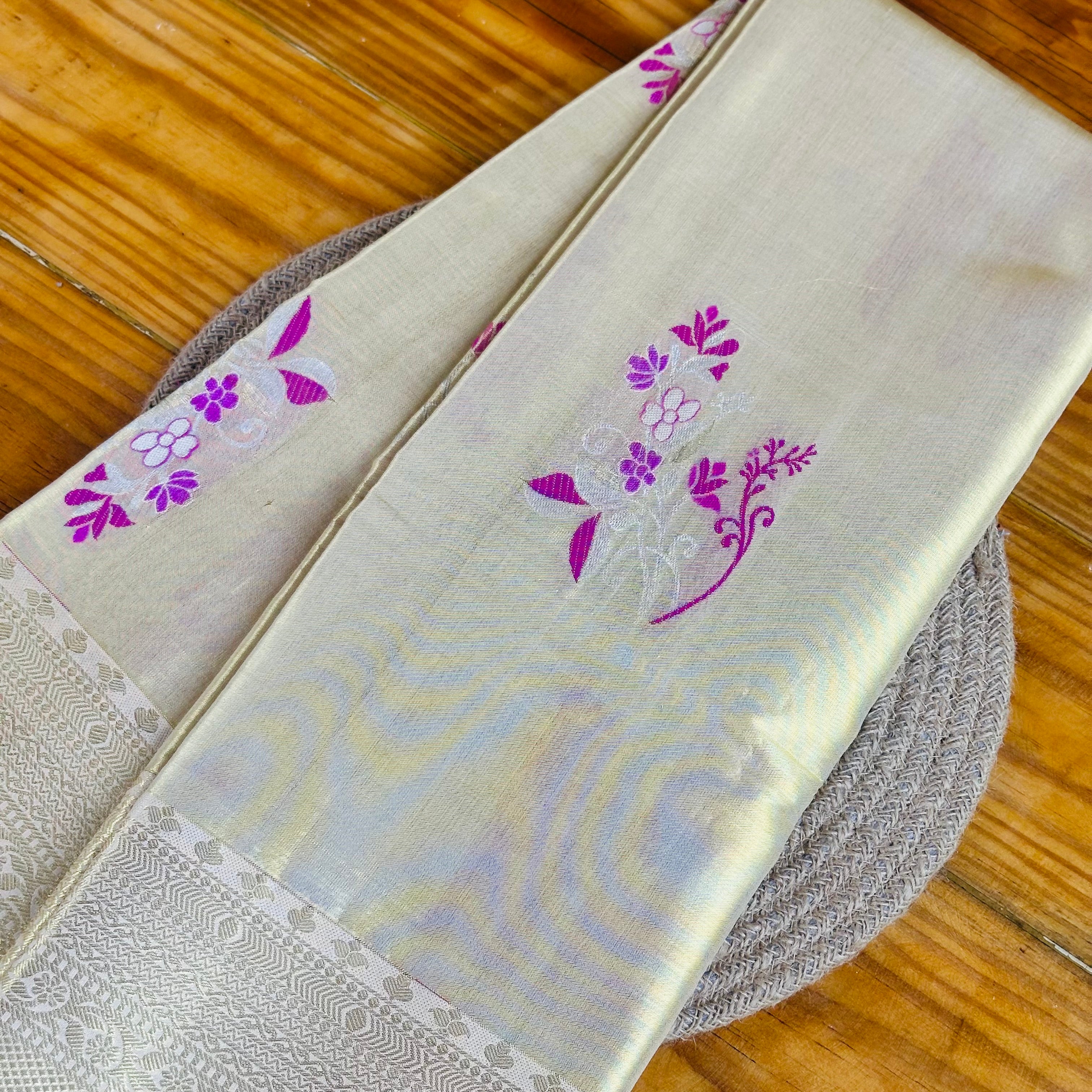 🩷Ivory Kanjivaram Silk Saree with Silver Zari Weave & Pink Meenakari Floral Motifs🤍