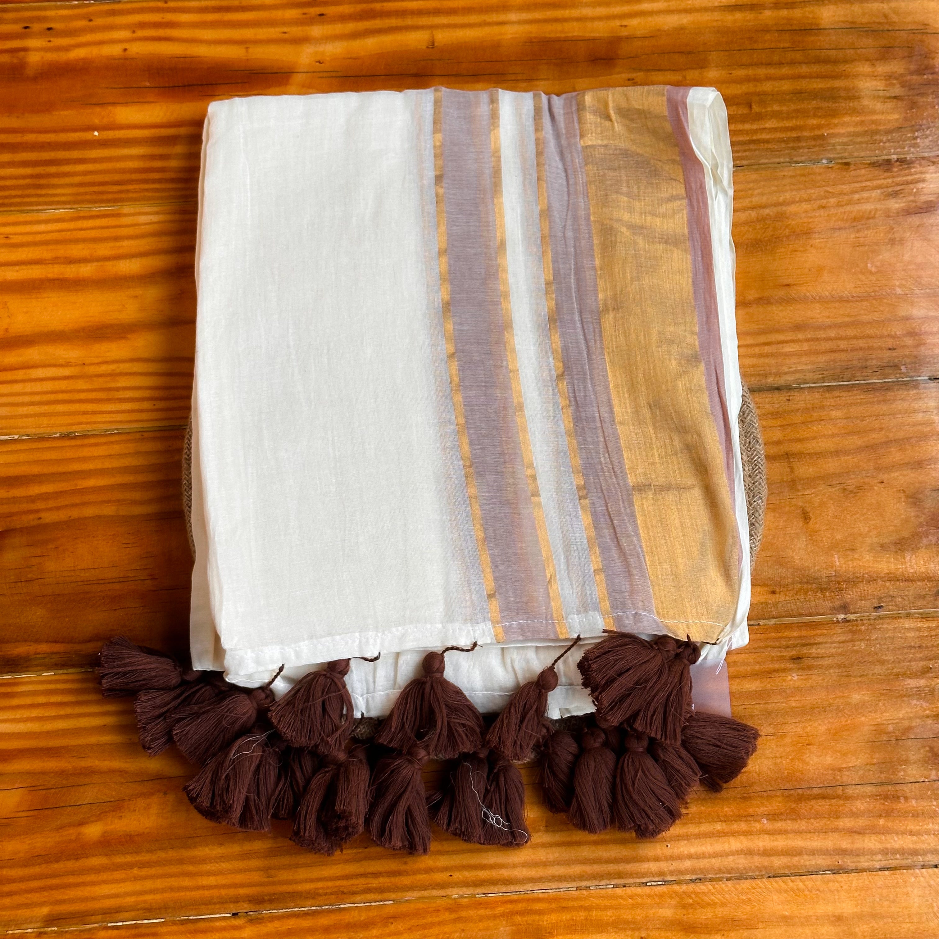 🧡White MulCotton Saree with Lavender, Gold & Bronze Stripe Pallu & Dark Chocolate Tassel Border🤍