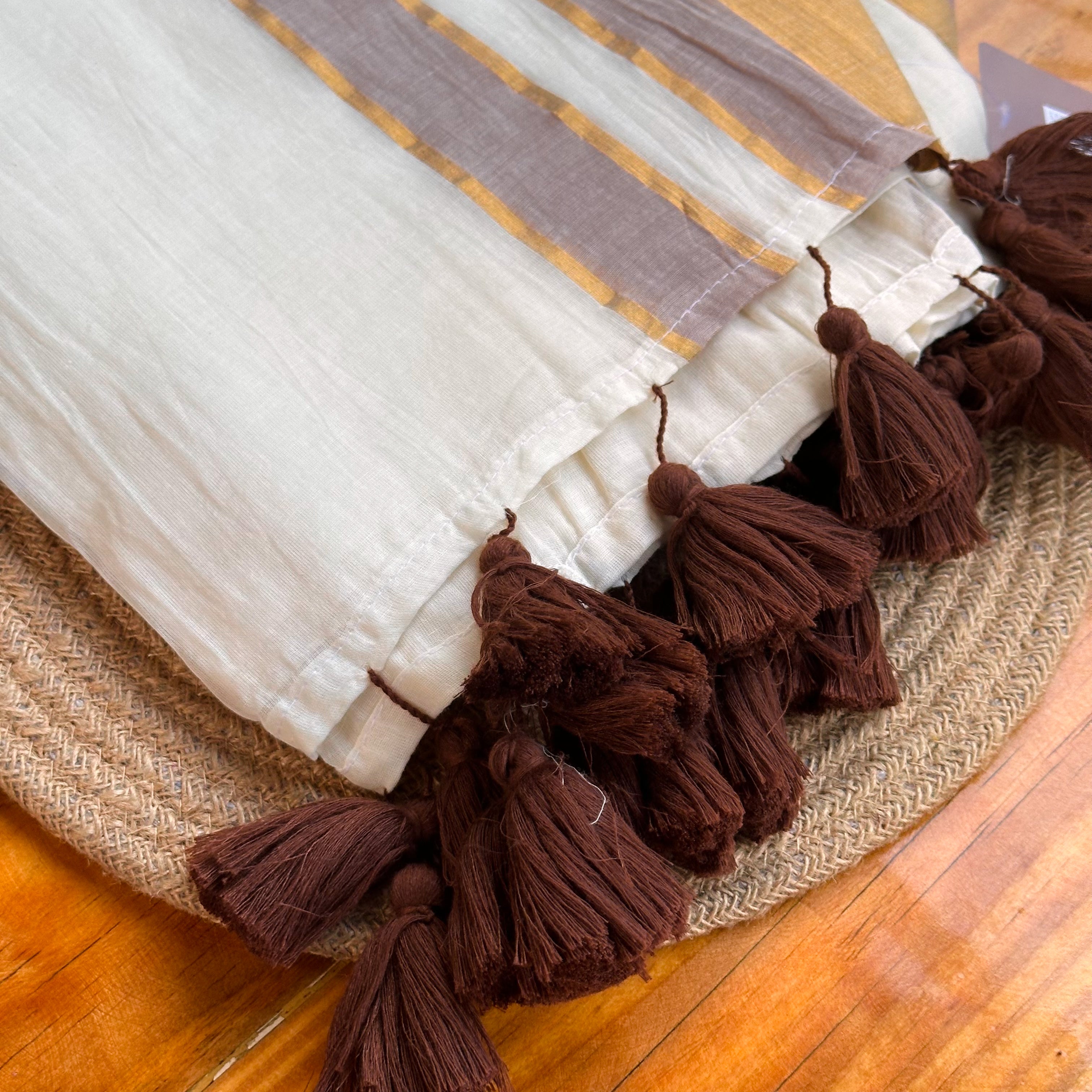 🧡White MulCotton Saree with Lavender, Gold & Bronze Stripe Pallu & Dark Chocolate Tassel Border🤍