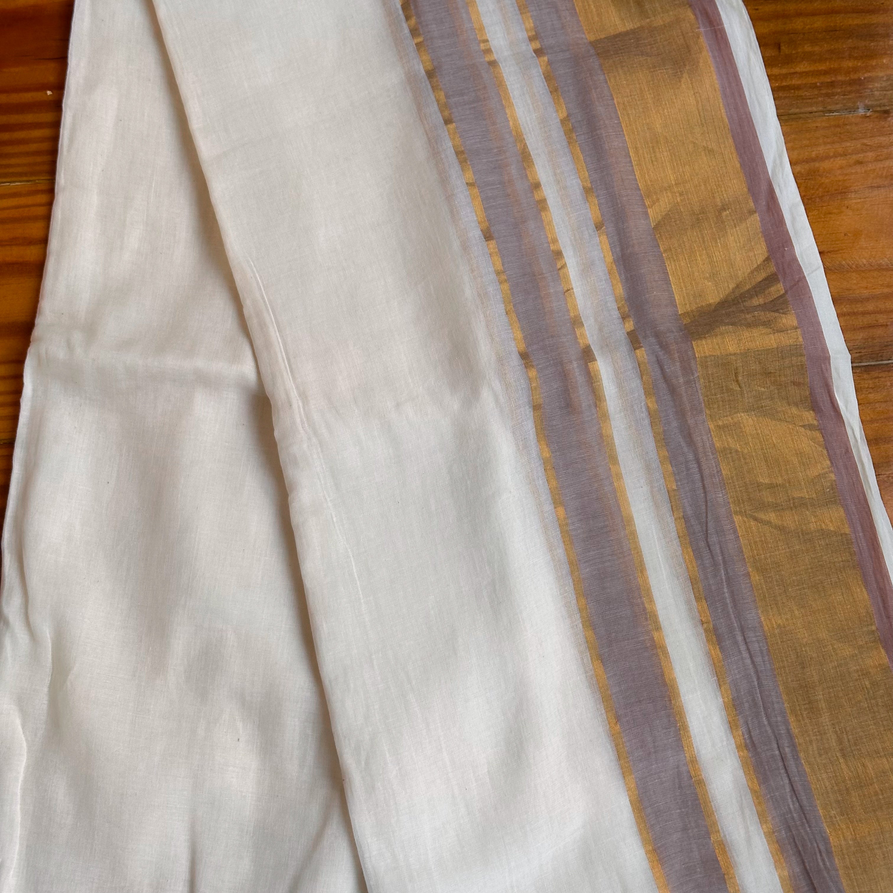 🧡White MulCotton Saree with Lavender, Gold & Bronze Stripe Pallu & Dark Chocolate Tassel Border🤍