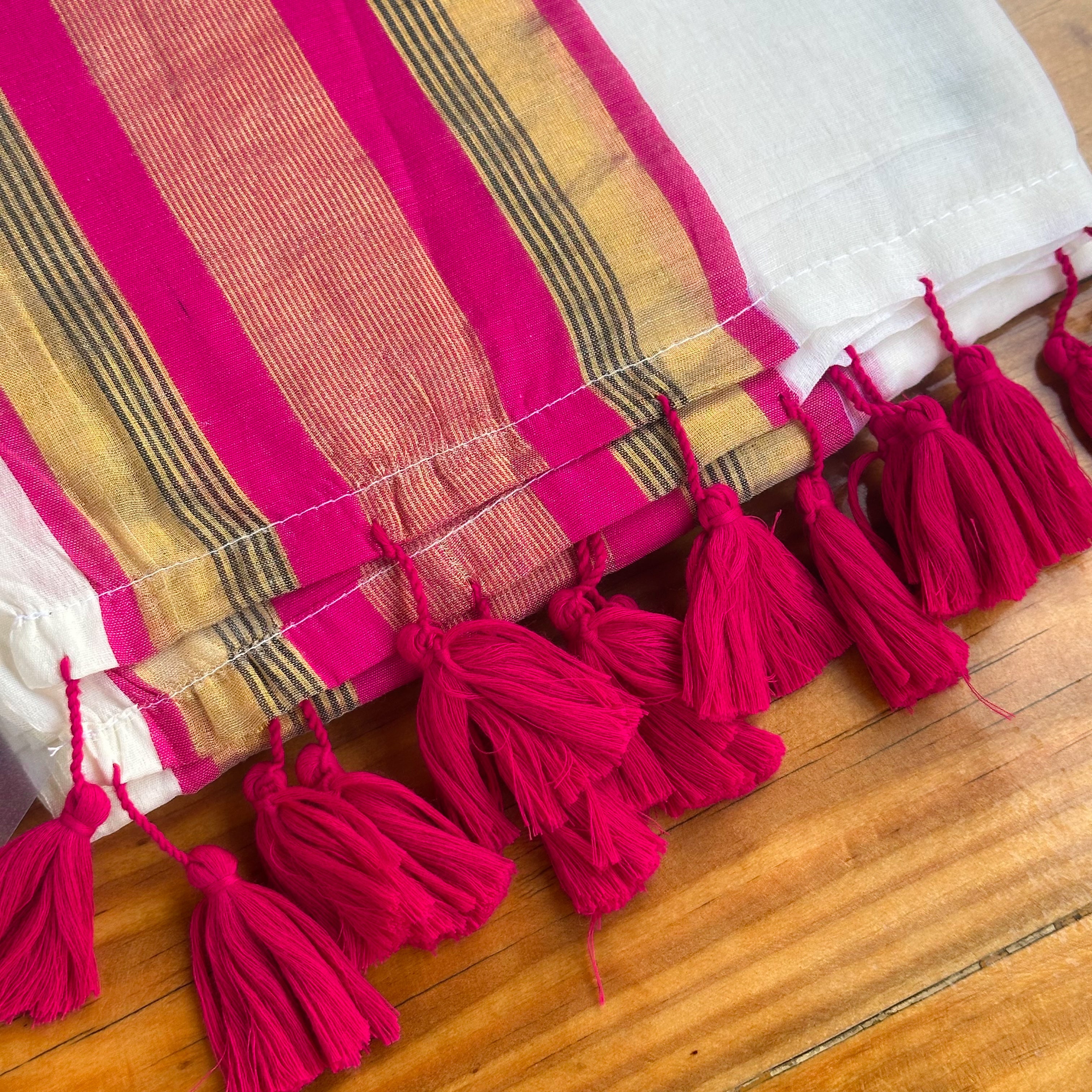 💗White Mul Cotton Saree with Bold Stripe Border & Rani Pink Tassels💗