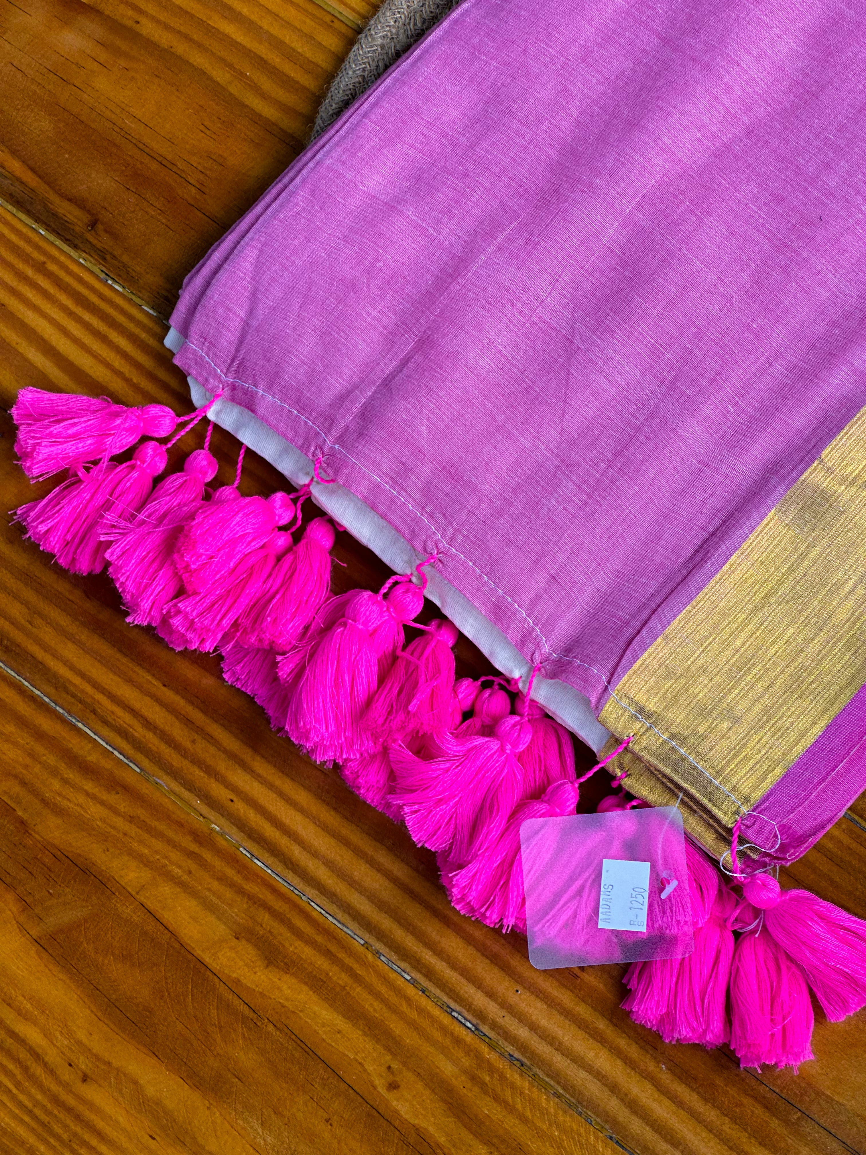 💗Lilac Mul Cotton Saree with Gold Zari Pallu & Hot Pink Tassel Fringe💗